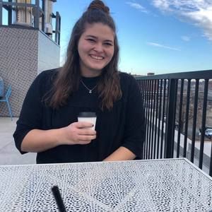 Meet your Posher, Alexis